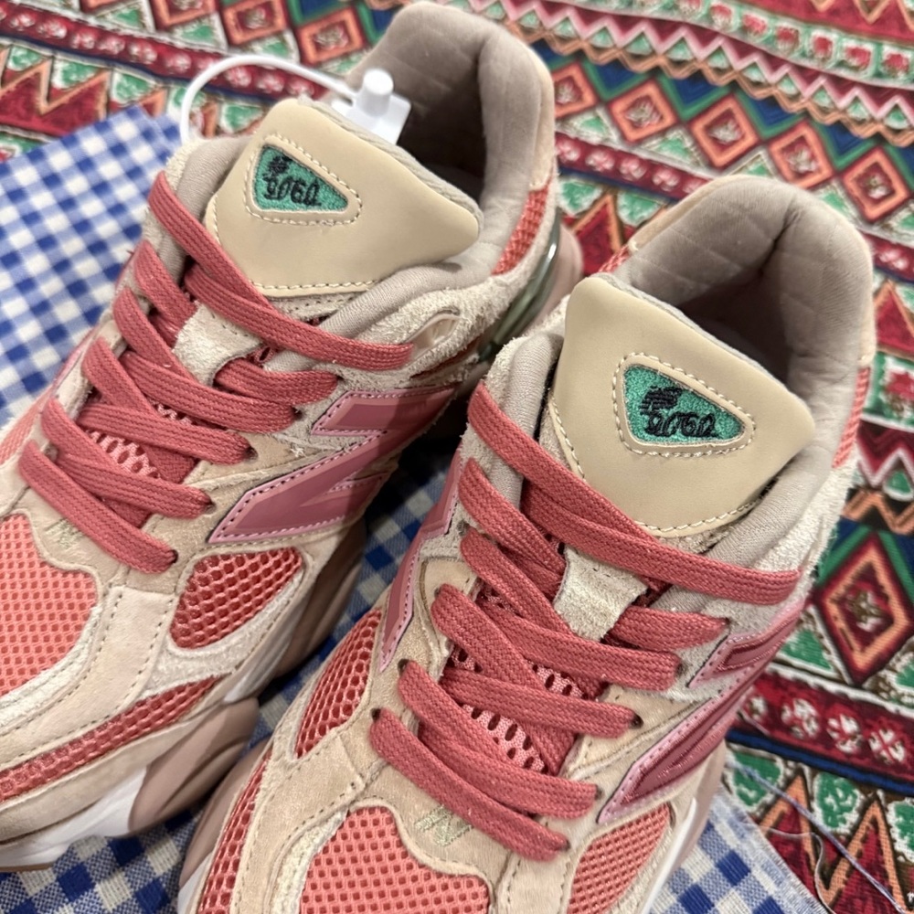 New Balance Pink and Cream Women's Sneakers with Coral Accents - Picture 5 of 6